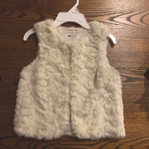 EUC faux fur little girl vest. Super cute for Fall worn a few times .